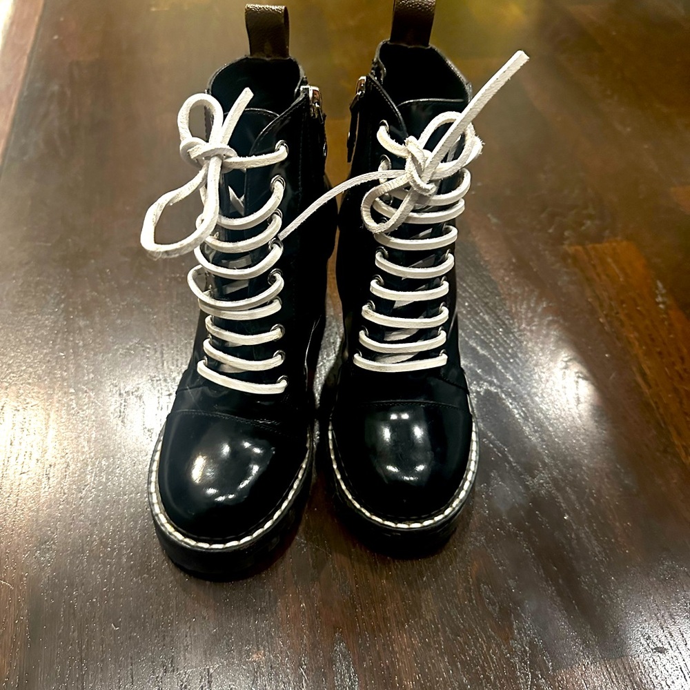 Louis Vuitton Leather Laced Up Boots in black size 37.5